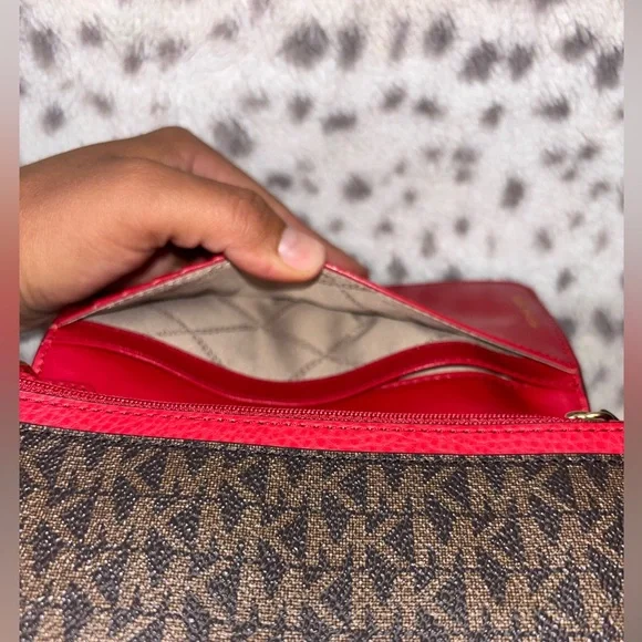 MICHAEL KORS JET SET CHARM SMALL STUDDED CELLPHONE CROSSBODY BAG